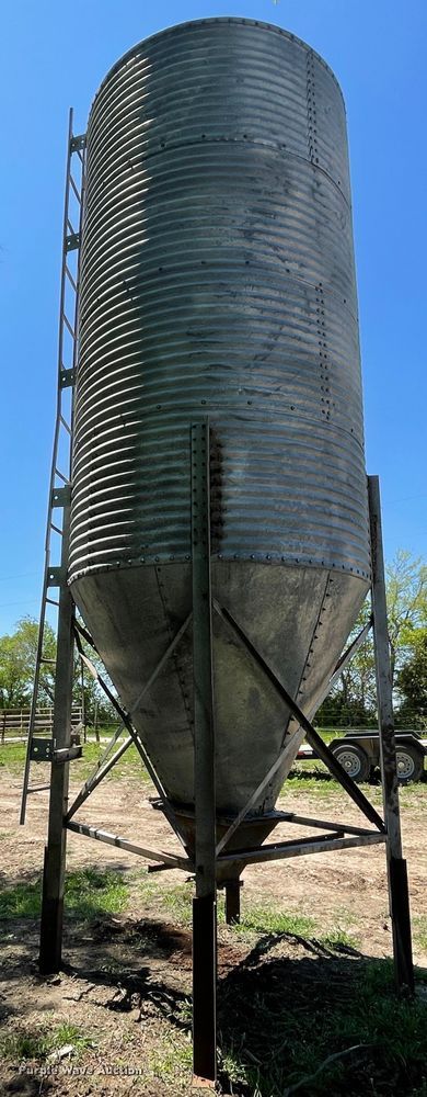 image for item IR9994 Butler Grain-o-Matic grain bin