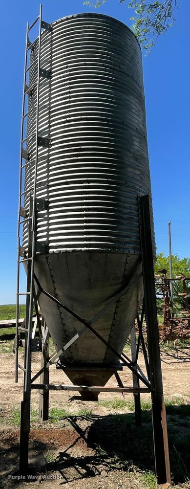 image for item IR9994 Butler Grain-o-Matic grain bin
