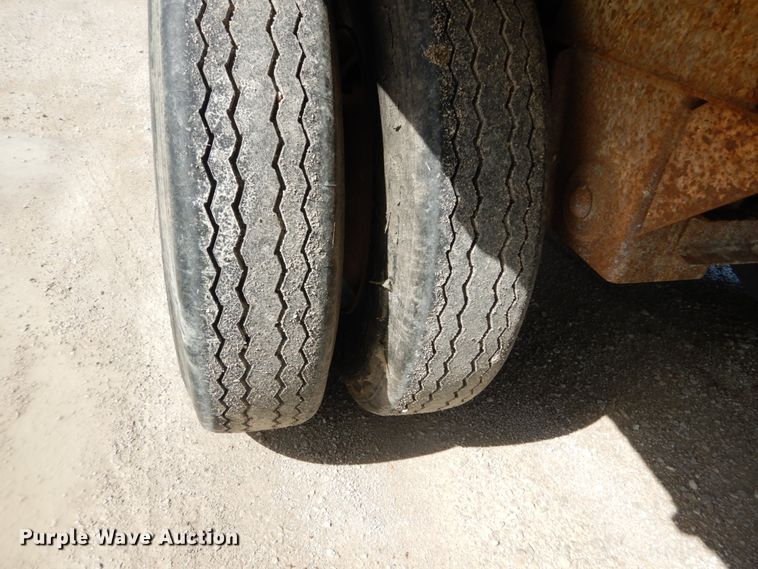 image for item IT9224 1995 Imco  grain trailer