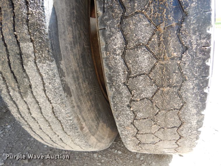 image for item IT9224 1995 Imco  grain trailer