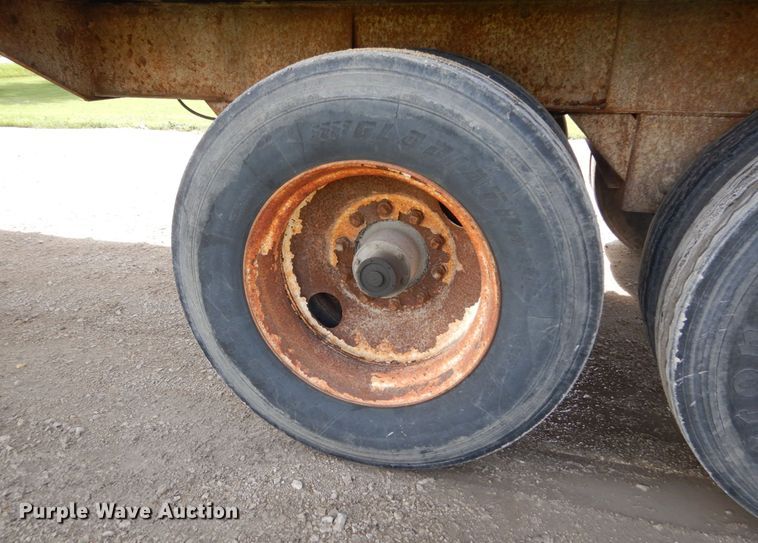 image for item IT9224 1995 Imco  grain trailer