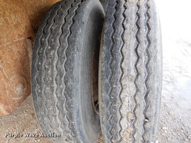 image for item IT9224 1995 Imco  grain trailer