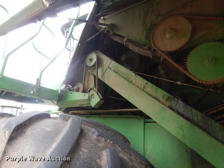 image for item IT9536 1997 John Deere 9610  RWA combine