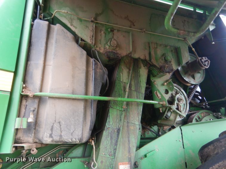 image for item IT9536 1997 John Deere 9610  RWA combine