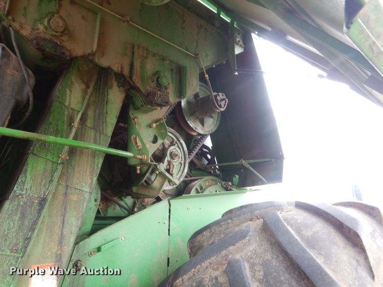 image for item IT9536 1997 John Deere 9610  RWA combine