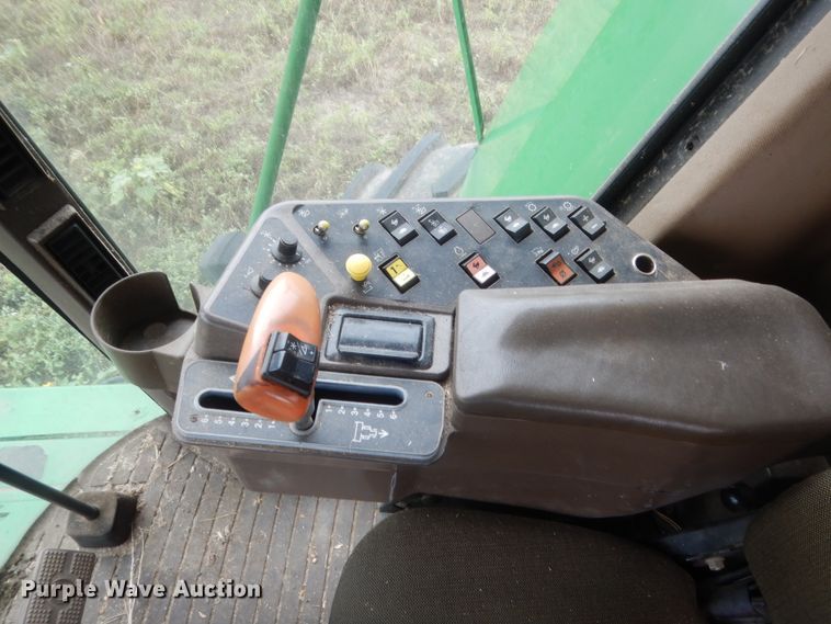 image for item IT9536 1997 John Deere 9610  RWA combine