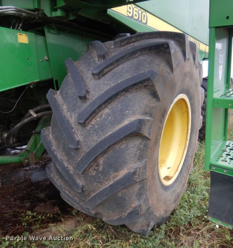 image for item IT9536 1997 John Deere 9610  RWA combine