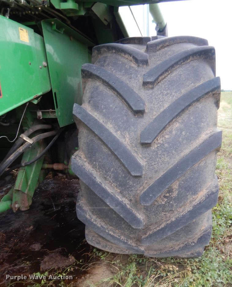 image for item IT9536 1997 John Deere 9610  RWA combine