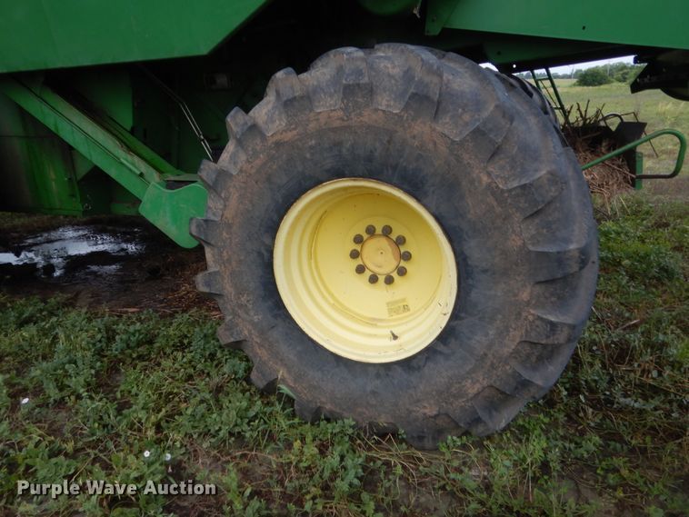 image for item IT9536 1997 John Deere 9610  RWA combine