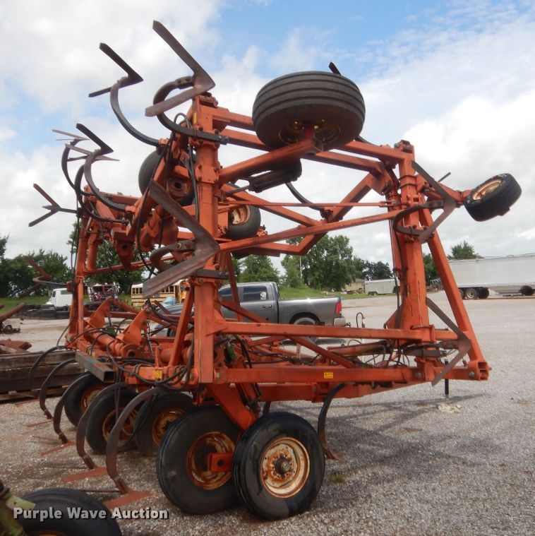 image for item IT9559 Sunflower 3160-42 Fallow King  sweep plow