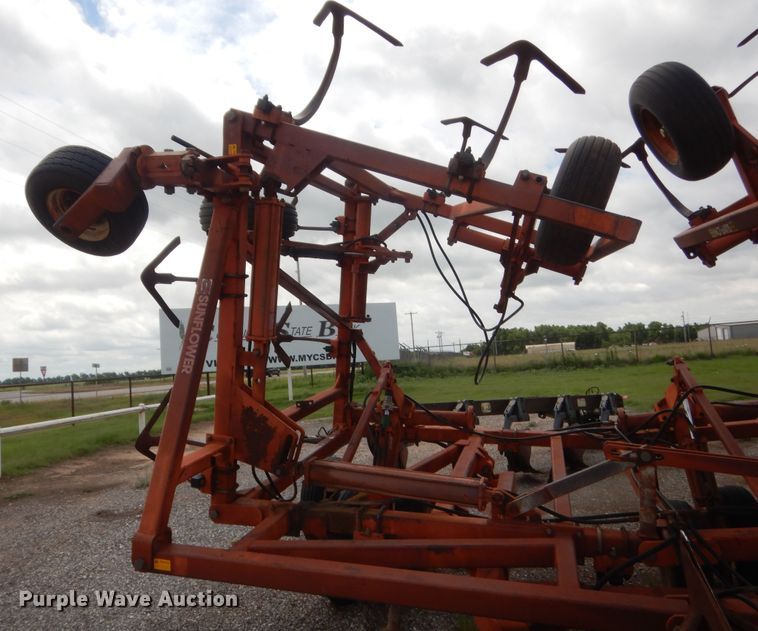 image for item IT9559 Sunflower 3160-42 Fallow King  sweep plow