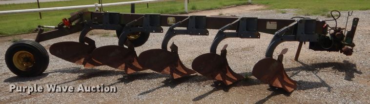 image for item IT9560 John Deere A2600  five bottom plow