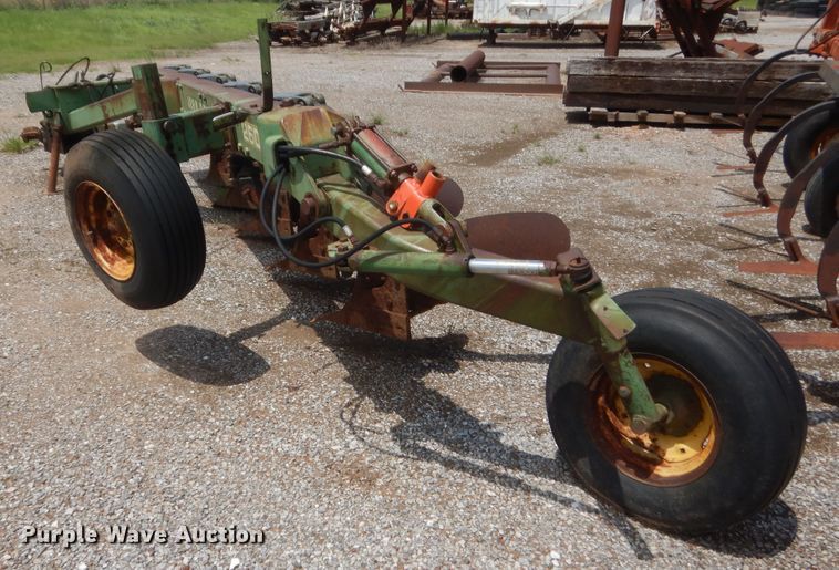 image for item IT9560 John Deere A2600  five bottom plow