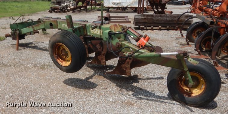 image for item IT9560 John Deere A2600  five bottom plow