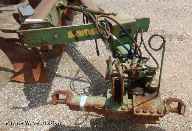 image for item IT9560 John Deere A2600  five bottom plow