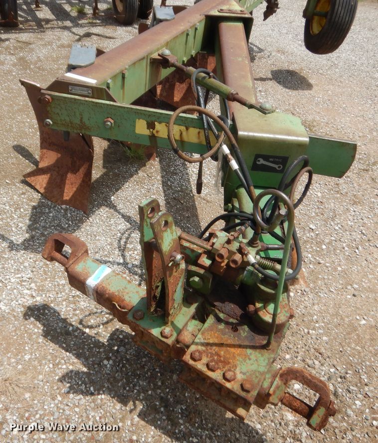 image for item IT9560 John Deere A2600  five bottom plow