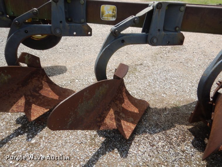 image for item IT9560 John Deere A2600  five bottom plow