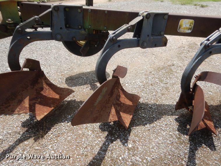 image for item IT9560 John Deere A2600  five bottom plow