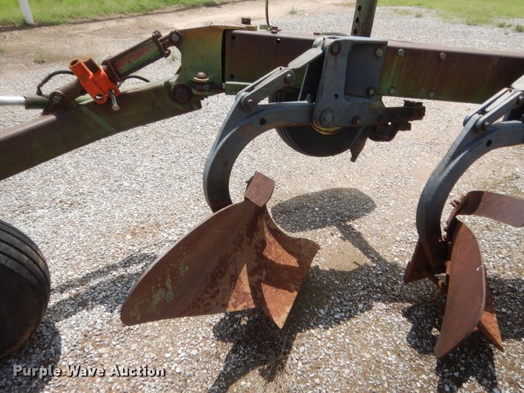 image for item IT9560 John Deere A2600  five bottom plow