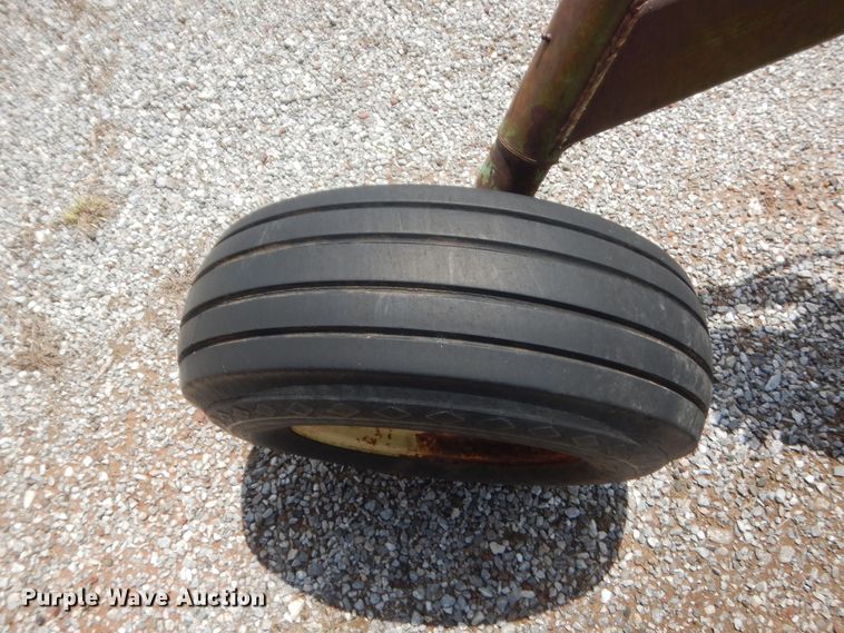 image for item IT9560 John Deere A2600  five bottom plow