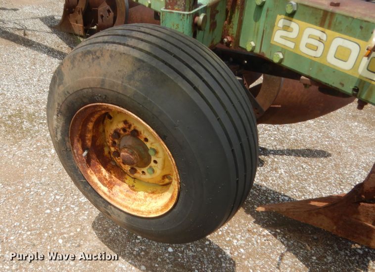 image for item IT9560 John Deere A2600  five bottom plow