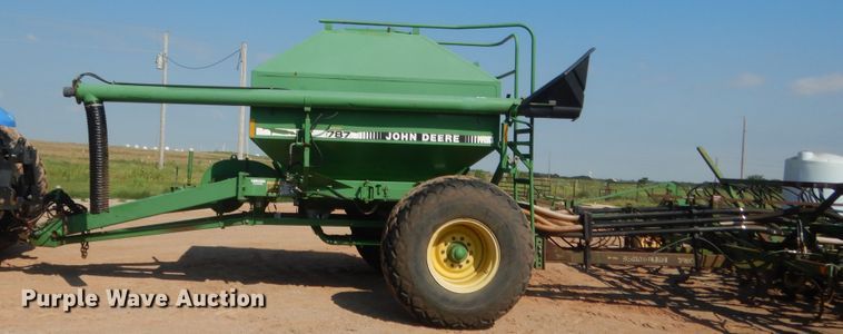 image for item IT9567 John Deere 730  air seeder