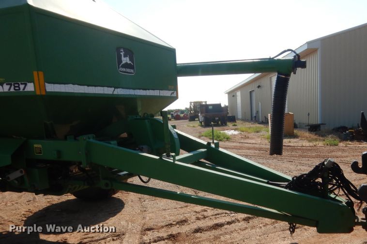 image for item IT9567 John Deere 730  air seeder