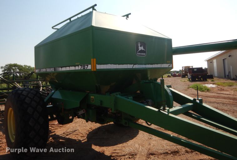 image for item IT9567 John Deere 730  air seeder