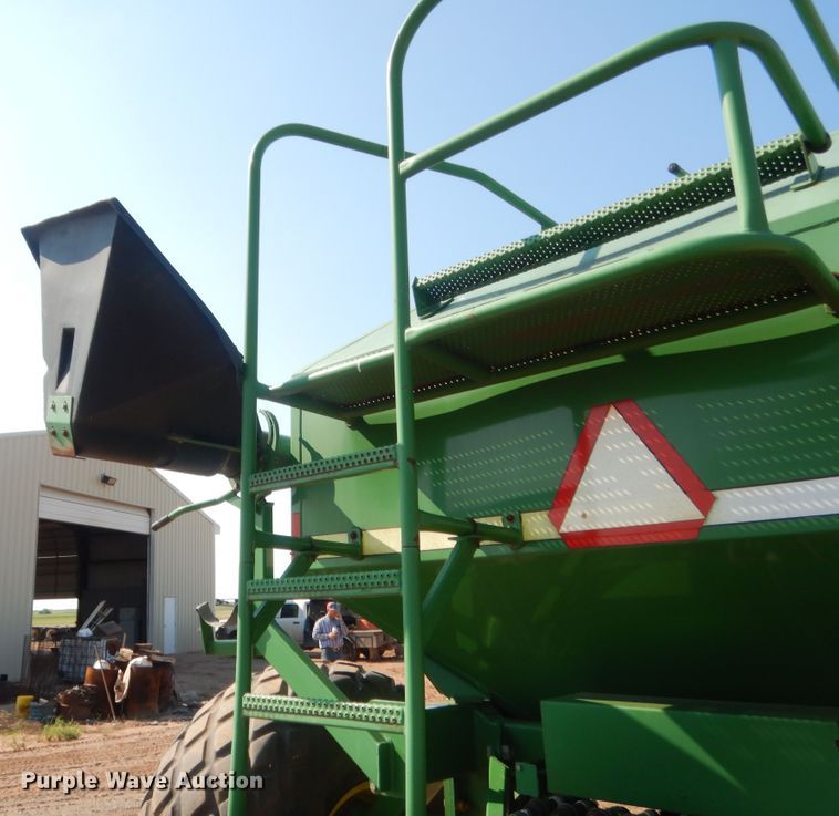 image for item IT9567 John Deere 730  air seeder