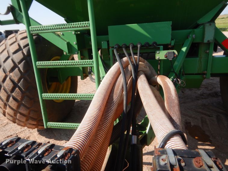 image for item IT9567 John Deere 730  air seeder