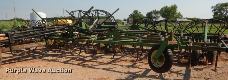image for item IT9567 John Deere 730  air seeder