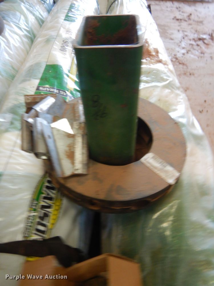 image for item IT9567 John Deere 730  air seeder