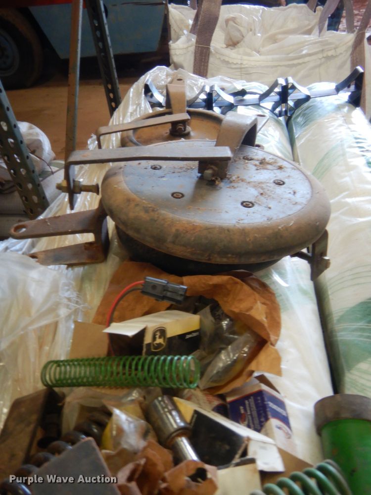 image for item IT9567 John Deere 730  air seeder