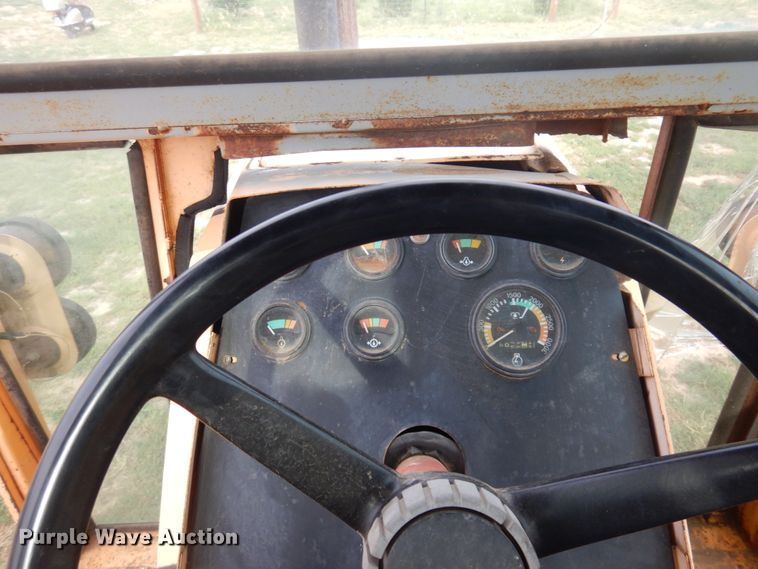 image for item JZ9993 1970 Case 970 Agri-King  tractor