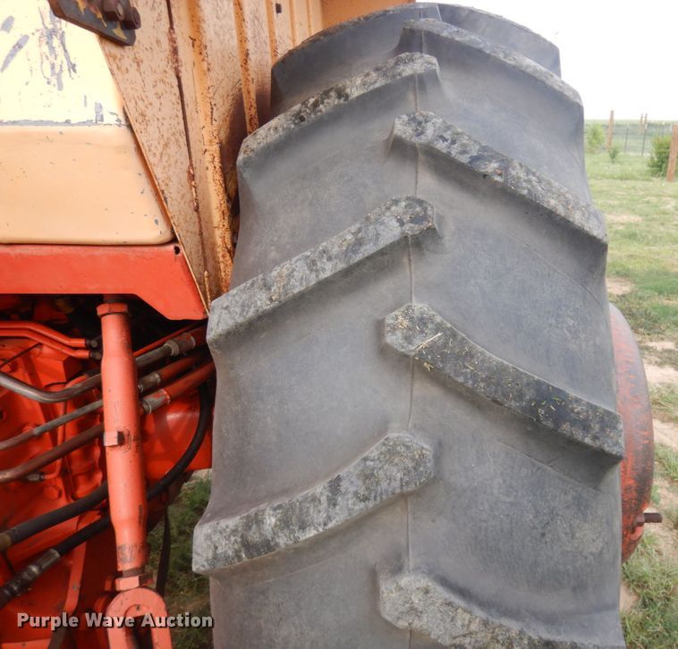 image for item JZ9993 1970 Case 970 Agri-King  tractor