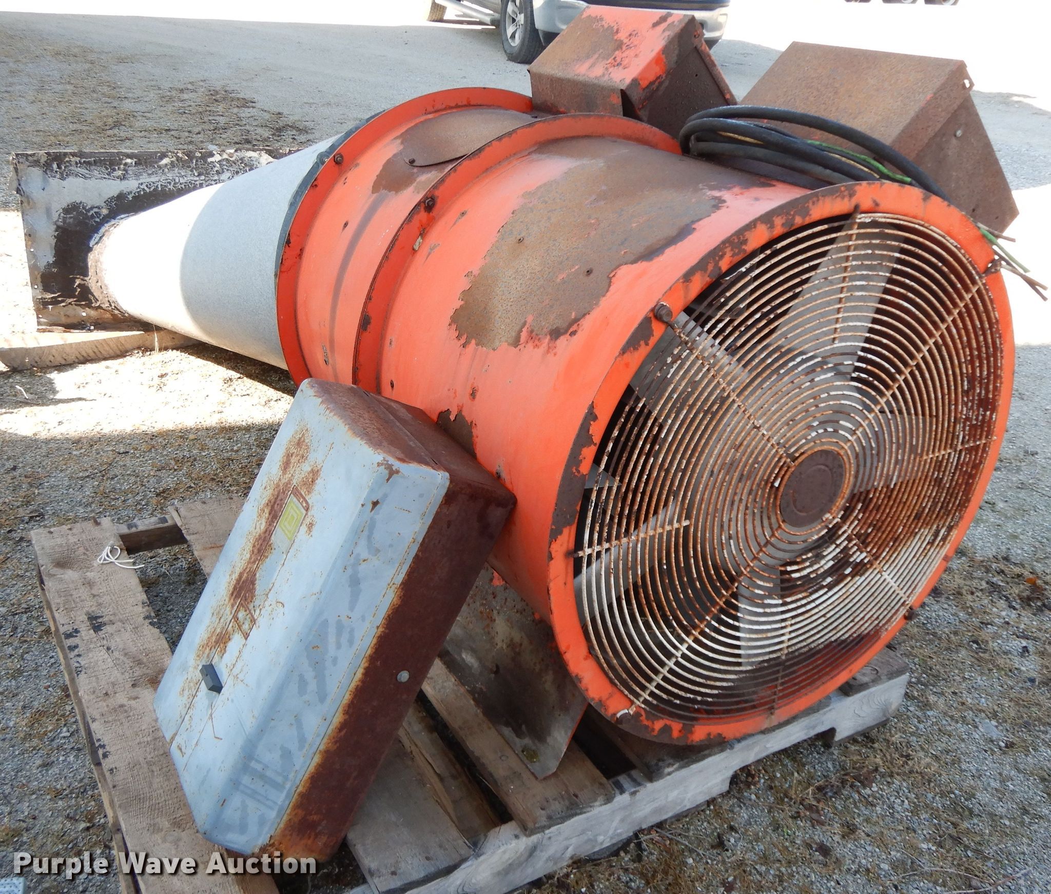 Grain bin dryer fan in Vinita, OK Item HP9514 sold Purple Wave