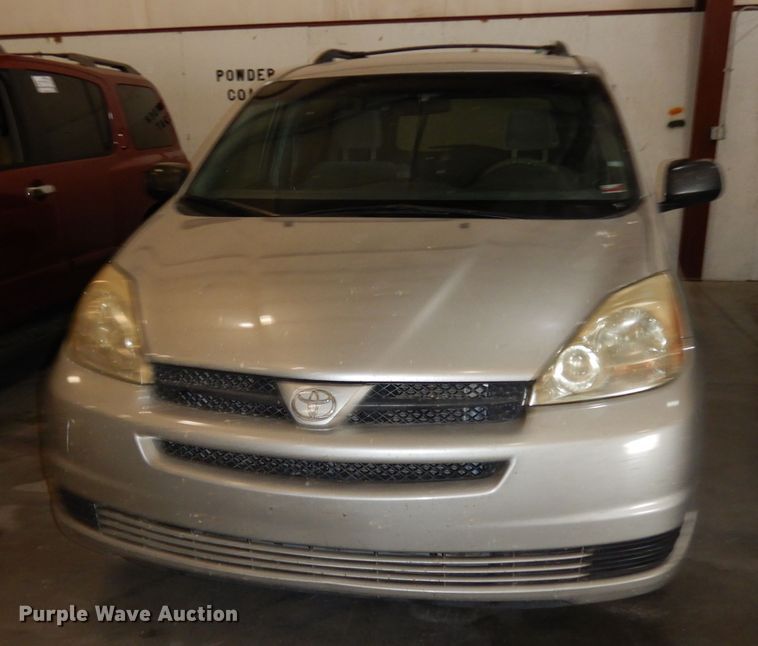 image for item DI6707 2004 Toyota Sienna LE  van