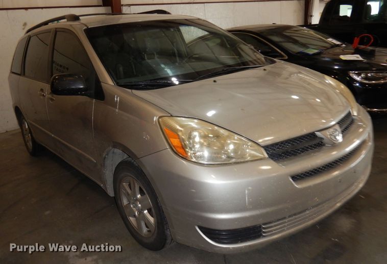 image for item DI6707 2004 Toyota Sienna LE  van