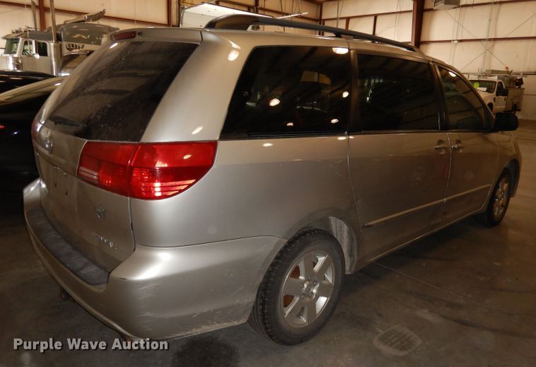 image for item DI6707 2004 Toyota Sienna LE  van