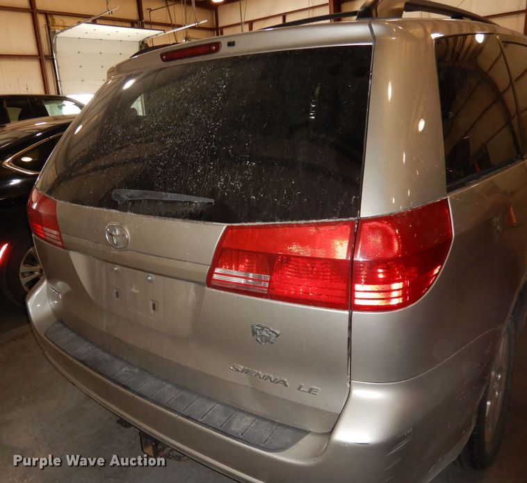 image for item DI6707 2004 Toyota Sienna LE  van
