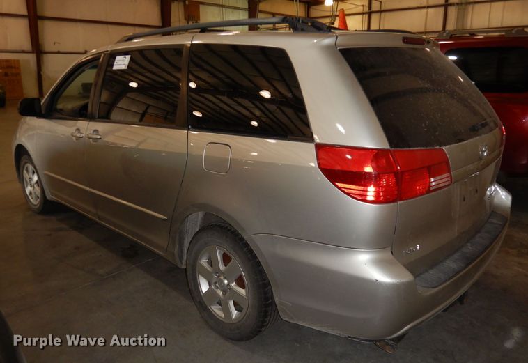 image for item DI6707 2004 Toyota Sienna LE  van