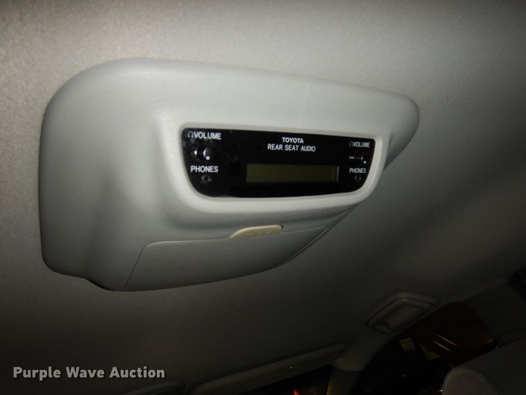 image for item DI6707 2004 Toyota Sienna LE  van