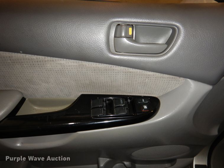 image for item DI6707 2004 Toyota Sienna LE  van