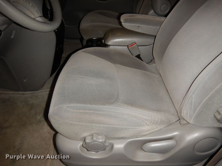 image for item DI6707 2004 Toyota Sienna LE  van