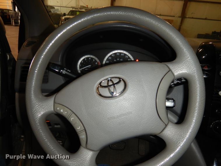 image for item DI6707 2004 Toyota Sienna LE  van