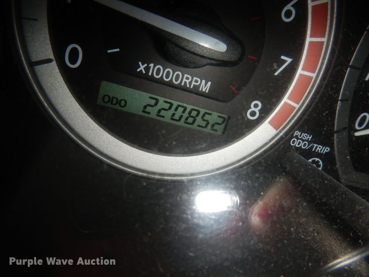 image for item DI6707 2004 Toyota Sienna LE  van