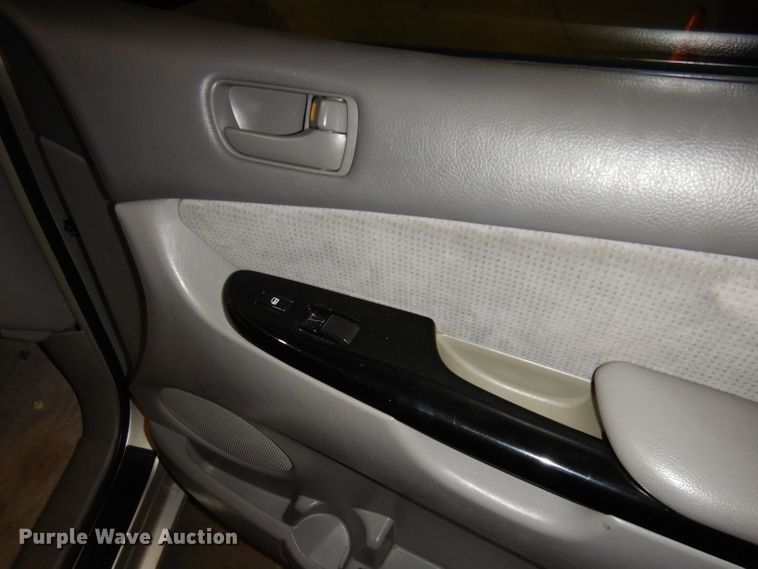 image for item DI6707 2004 Toyota Sienna LE  van