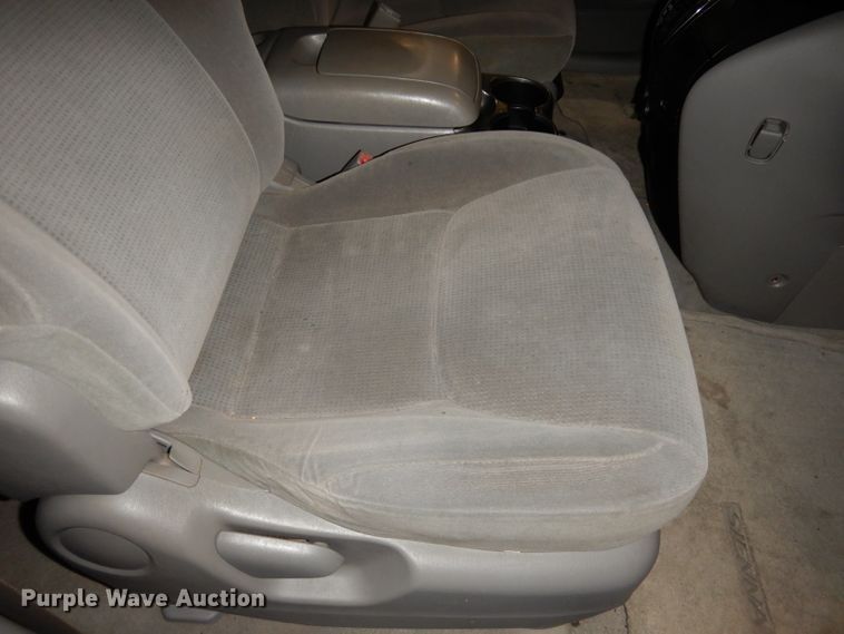 image for item DI6707 2004 Toyota Sienna LE  van