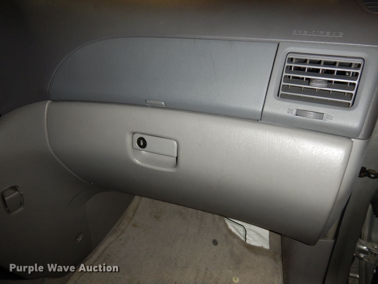 image for item DI6707 2004 Toyota Sienna LE  van