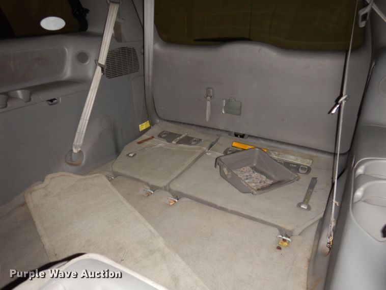 image for item DI6707 2004 Toyota Sienna LE  van